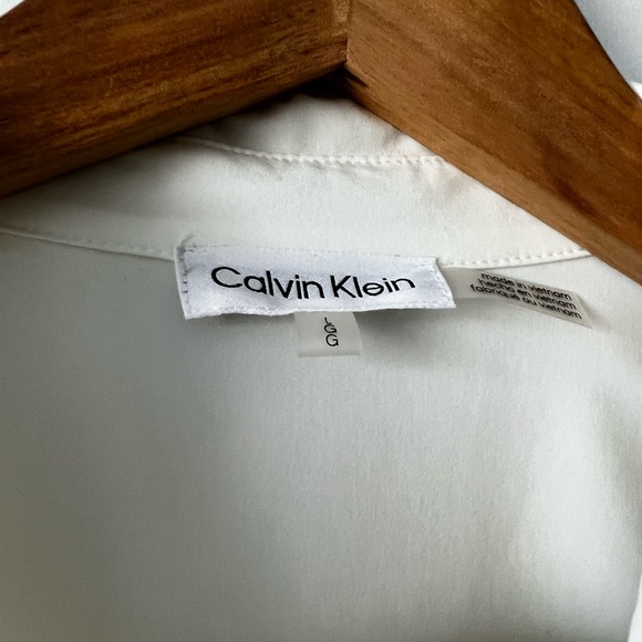 *SOLD* Calvin Klein classic white blouse with ruched detail, size L - Picture 5 of 6